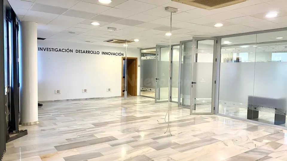 AMPLIAS OFICINAS EN JUAN CARLOS I