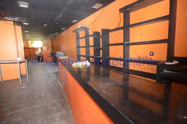 Local comercial en venta — 23