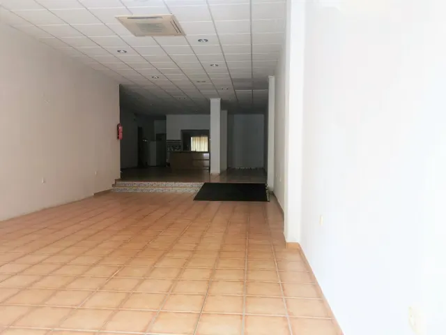 EN AMPLIA AVENIDA — 2