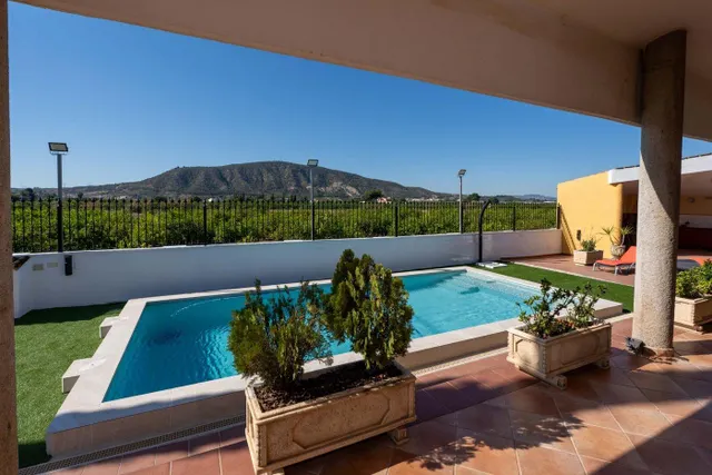 Finca de 9.480 m2. con Chalet de 495 m2. construidos en parcela de 1.000 m2. dentro de la finca. — 6
