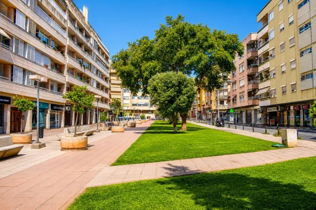Plaza de parking en alquiler para coche y motos junto a Molinos de calle Industria — 22