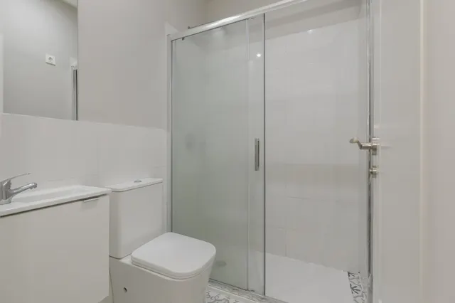 ✨ EXCLUSIVO PISO DE 253 m2 EN GRANADA CENTRO – 2.800 €/MES DE RENTABILIDAD — 20