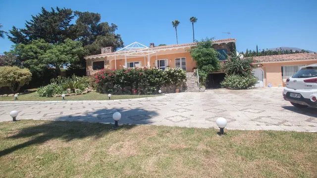 Chalet 4 habitaciones 340m² en venta - Costa Del Sol - foto 2
