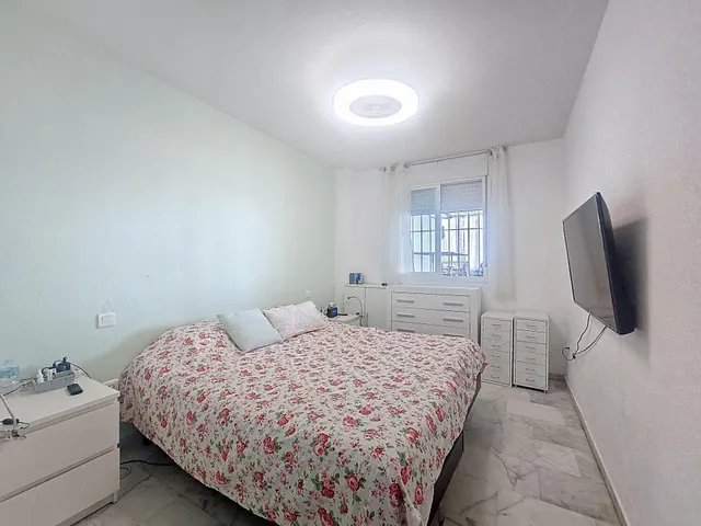Precioso apartamento de 2 dormitorios con vistas al mar — 15
