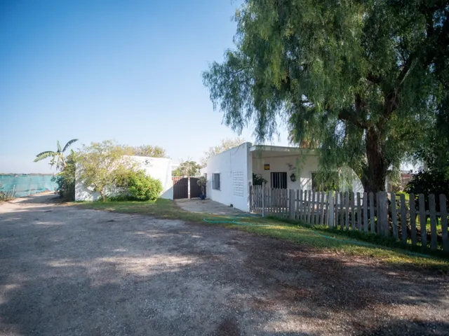 FINCA RÚSTICA CON ARBOLES FRUTALES Y CUADRA DE CABALLOS — 16