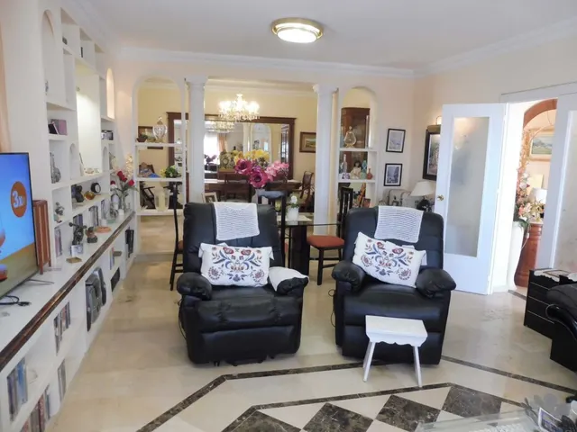 Villa grande con mucho potencial y vistas al mar zona Estupa Budista, Benalmádena — 46