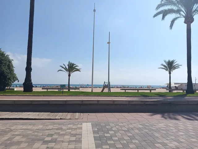 Apartamento vacacional en primera línea de Playa de Gandía con  vistas al mar — 12