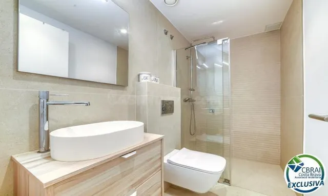 Apartamento en Planta Baja en Primera Línea de Mar – Zona Sa - foto 3