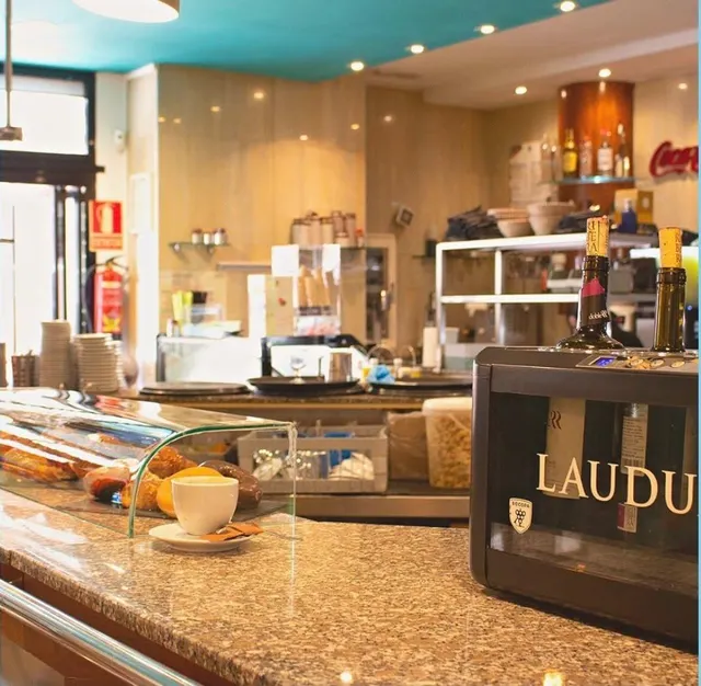Cafetería equipada con amplia terraza a escasos metros de la playa en oropesa del mar — 7
