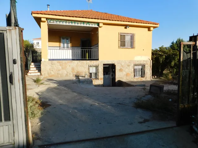 Casa independiente con parcela de 500m en calle Tejoneras Ca