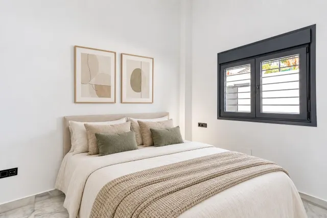 Villa independiente renovada, cerca a Mijas, con piscina privada y 5 dormitorios — 10