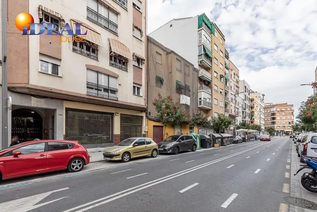 LOCAL COMERCIAL EN ARABIAL JUNTO HIPERCOR — 16