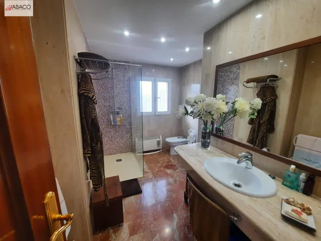 Elegante chalet con maravilloso jardín y vistas privilegiadas. — 20
