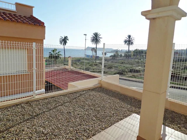 PLANTA BAJA CON AMPLIA TERRAZA  Y VISTAS AL MAR — 2