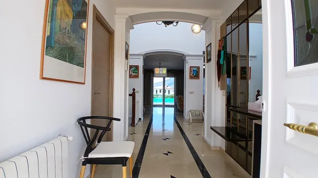 IMPRESIONANTE CHALET EN ALFAS DEL PI — 9