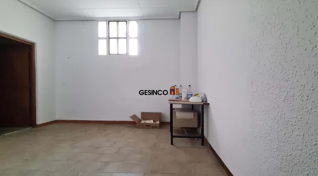 LOCAL COMERCIAL ACONDICIONADO PARA OFICINAS O COMERCIO — 9