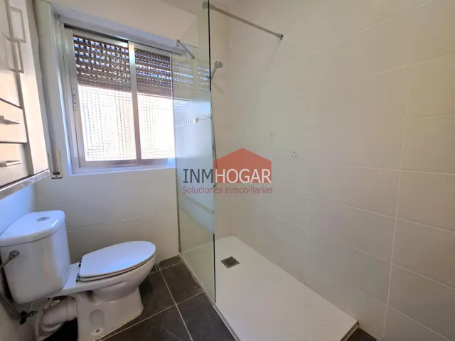 Amplia y luminosa vivienda en venta en la zona de san roque, Ávila — 17