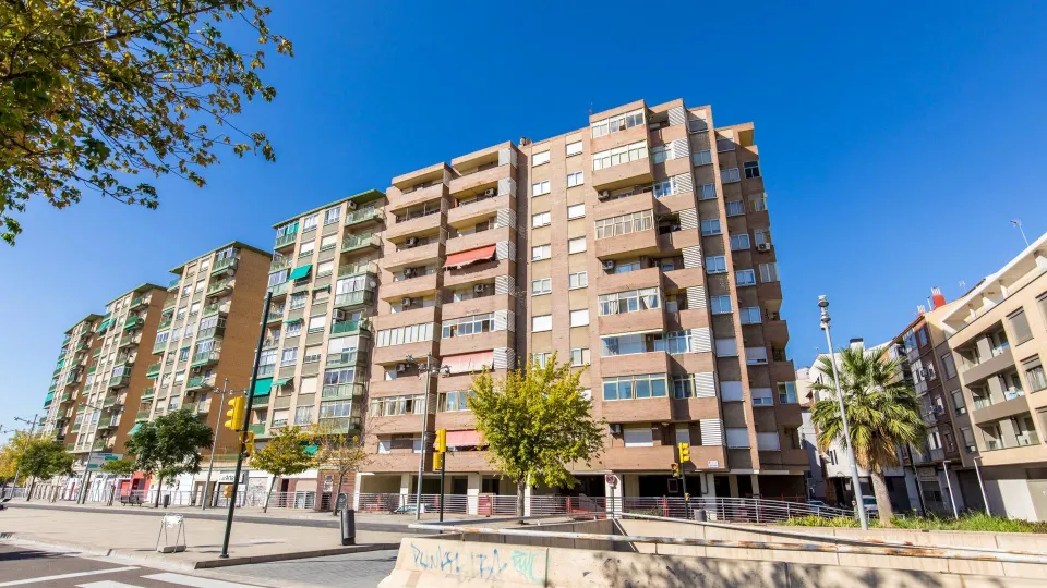 Piso con 2 terrazas y 3 dormitorios junto a la Aljafería, Zaragoza