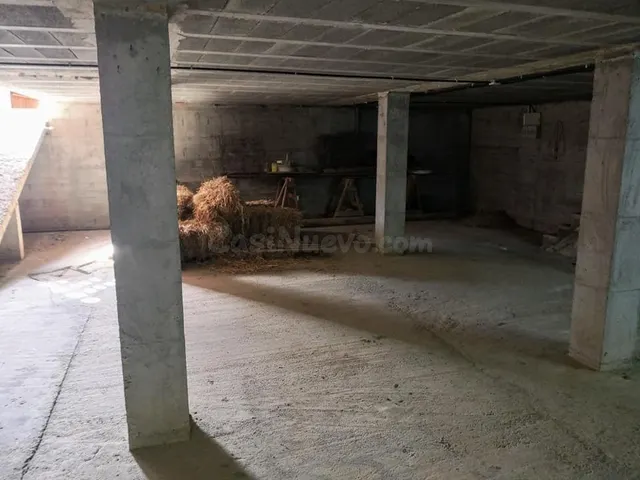 Gran Bajo en alquiler en Coristanco Centro - foto 3