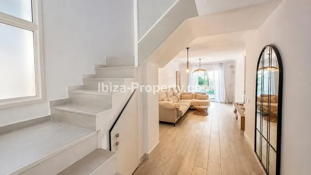 VENTA - Adosado con jardín privado en Es Viver - foto 2