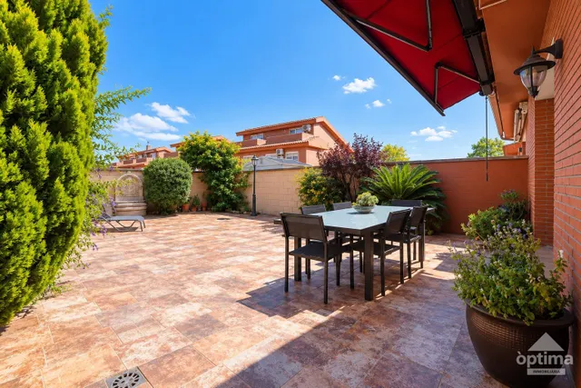 Pareado reformado con 5 habitaciones, terrazas y garaje en Reus — 8