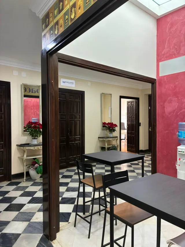 Despacho Moderno en el Corazón de Málaga - Ideal para Profesionales — 11
