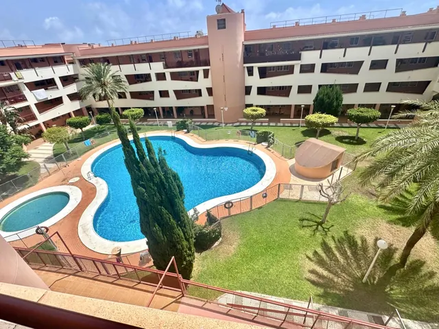 Piso reformado de 3 dormitorios con piscina en Aguadulce Norte — 6