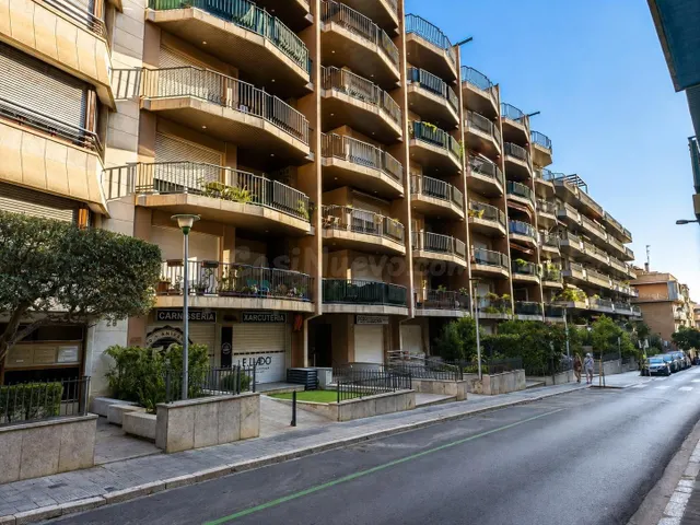 Piso de 5 habitaciones en el edificio Goya, en una de las me