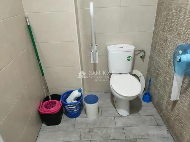 SE VENDE LOCAL CON CAFETERIA-BAR MONTADO CON LICENCIA EN BUENA ZONA DE NOVELDA — 20