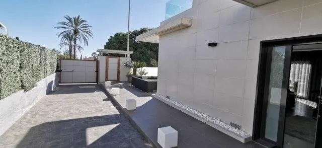 Villa independiente  con piscina en Campoamor! — 25