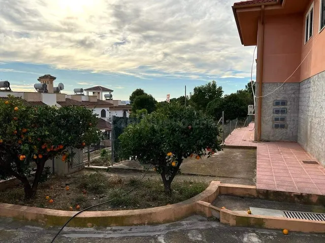 Amplia casa en Polop con vistas despejadas y piscina propia - foto 4