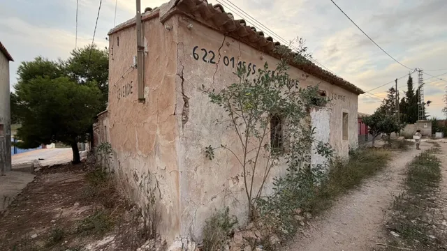 SE VENDE CASA DE CAMPO CON TERRENO URBANIZABLE EN LAS PALAS