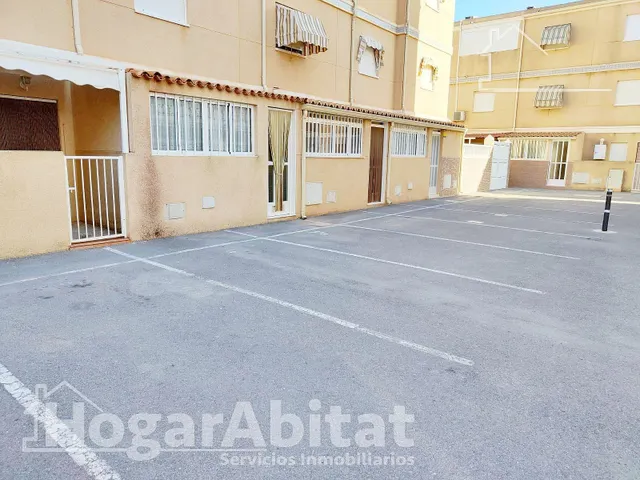 ¡LA GRAN PLAYA! ADOSADO EN RESIDENCIAL, LUMINOSO CON GARAJE, TERRAZA Y PISCINA — 45