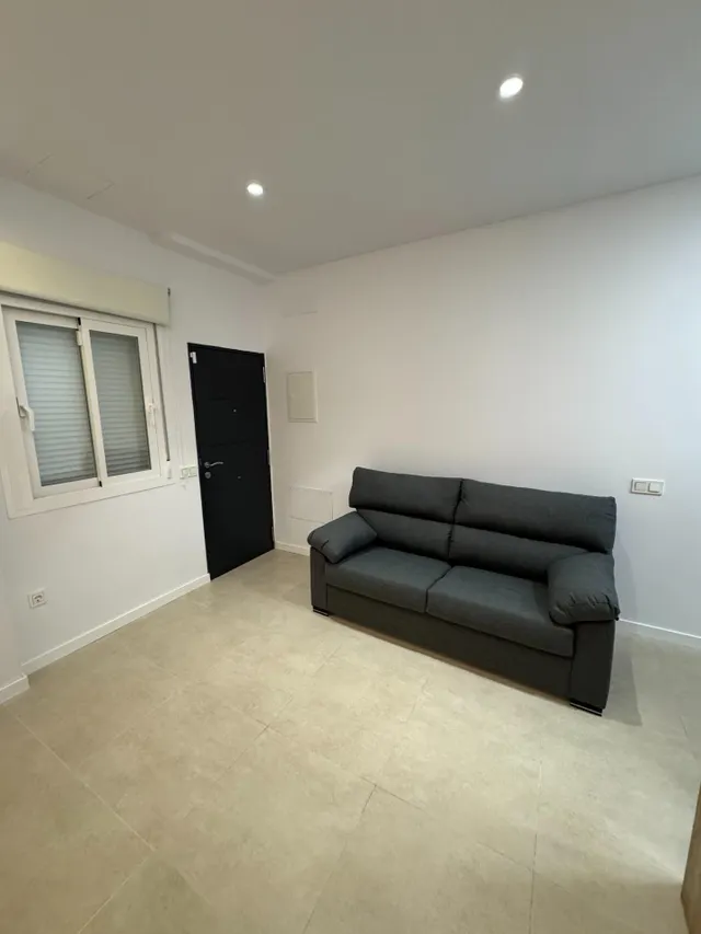 APARTAMENTOS MODERNOS E INDEPENDIENTES TOTALMENTE REFORMADOS — 25