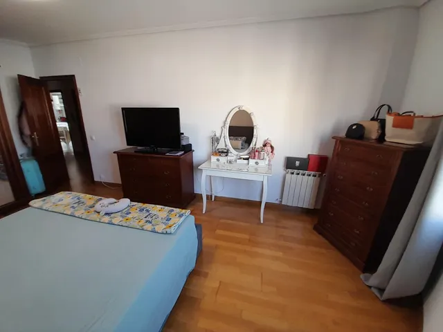 AMPLIO PISO CON TERRENO ADICIONAL EN CACABELOS.  109.000 € — 26