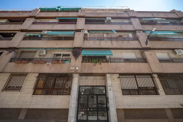 Impresionante Vivienda de Lujo con Diseño Moderno y Comodidades Exclusivas — 2