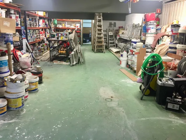 Local de 200 m2. con muchísimas posibilidades en zona Mercat del Tenis. — 3