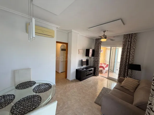 Piso moderno en residencial con solárium y piscina