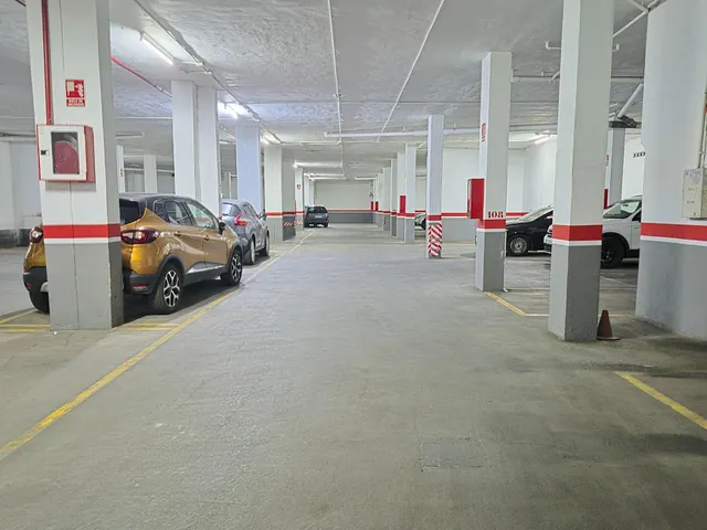 Buena plaza de coche — 13