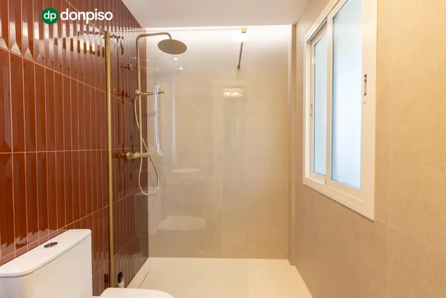 ¡exclusivo apartamento en primera linea de playa con reforma integral de alta gama! — 28