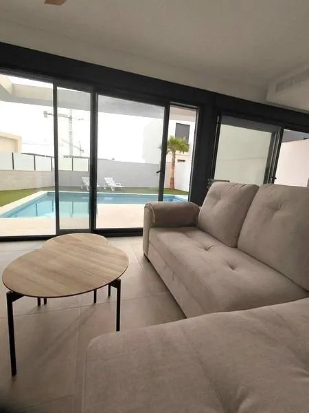 ALTO STANDING - Se vende bonita y amplia VILLA CON SOTANO Y PISCINA PRIVADA, 300 metros de parcela.- — 12