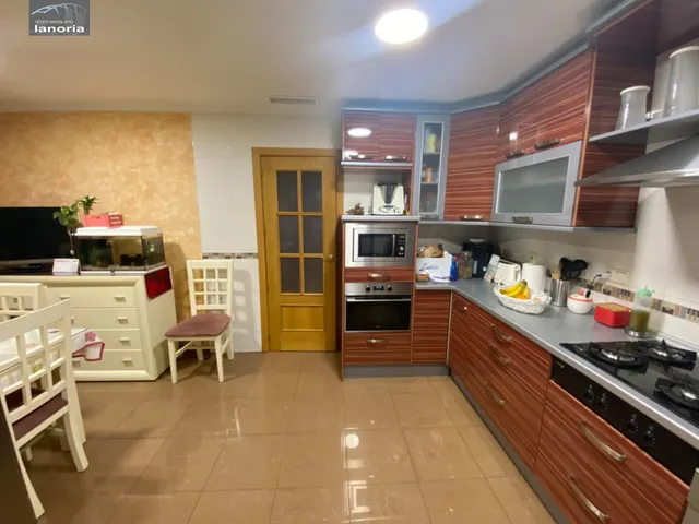 Grupo la Noria VENDE ADOSADO Amueblado y Equipado. Zona Barrio IMAGINALIA — 25