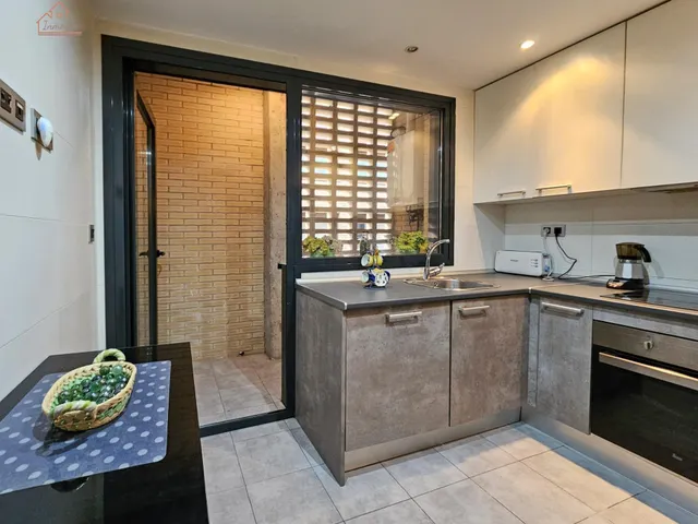 Inmueble en venta con terraza, plaza de garaje y trastero junto al Metro Urgel! — 10
