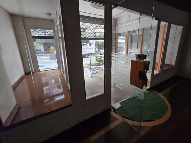 Amplio local comercial en zona de paso — 6