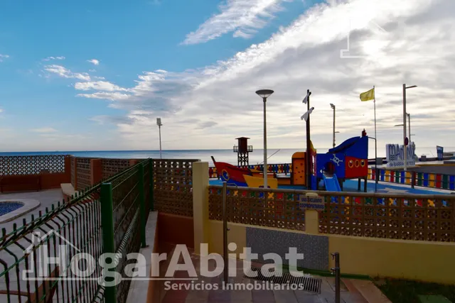 Vistas al mar en primera línea y terraza en este luminoso apartamento exterior en la playa del Mareny Blau — 43