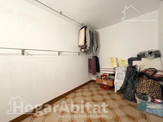 Espaciosa casa con local comercial y garaje en el centro — 36