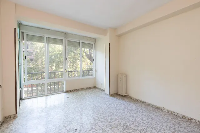 Piso en esquina con terraza y vistas a Plaza Mariana Pineda, Granada — 25