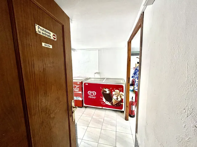 Local comercial 250m² en venta - Cabo Roig — 35