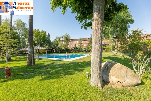 CHALET ADOSADO EN ZONA LA CALETA — 8