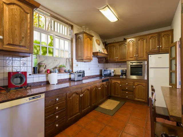 Chalet independiente junto a Paseo de Chil, con jardín, ascensor y vistas a la bahía — 32